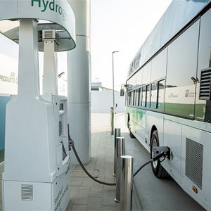 Bus fueling at Air Products hydrogen fueling station